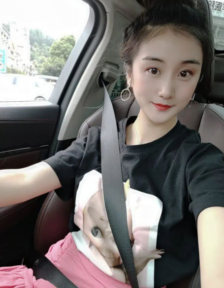 南山丽娜：又白又嫩又漂亮，娇滴滴可爱系小女生